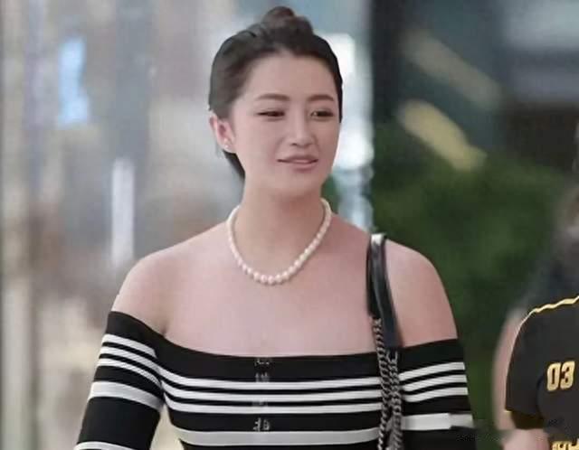 这颜值身材算是顶级了，大体格，完全是东方审美的标准