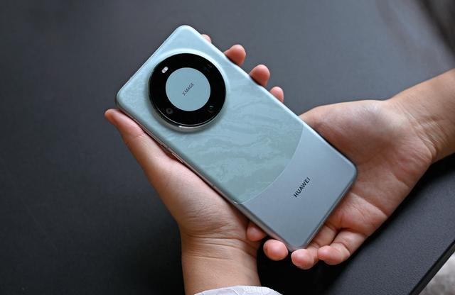 华为Mate60突然降价2400元，我有点不想等Mate70了