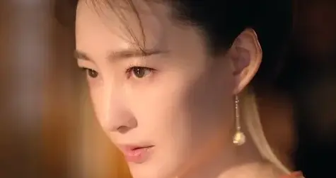 王丽坤，面相都变了