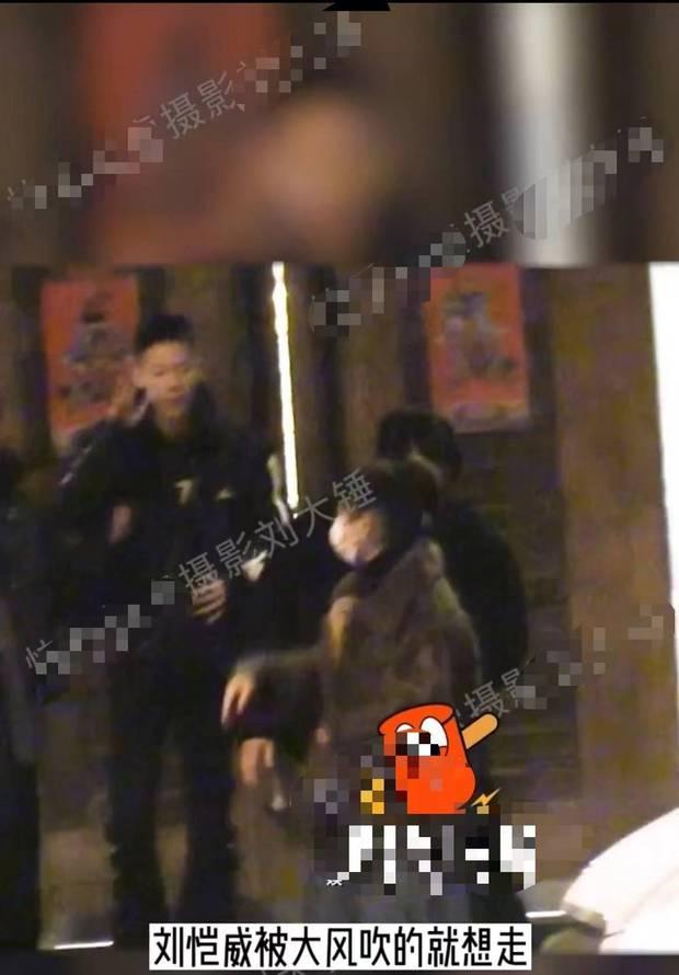 李晓峰|刘恺威和女友李晓峰感情稳定 与友聚会亲密同行