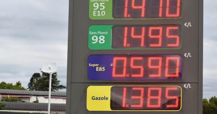 油价跌至两年新低！专家警告：2026年或将迎来“超级过剩”