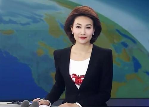 央视主持人李梓萌竟戴假发工作20年，摘下假发后网友都惊呆了！