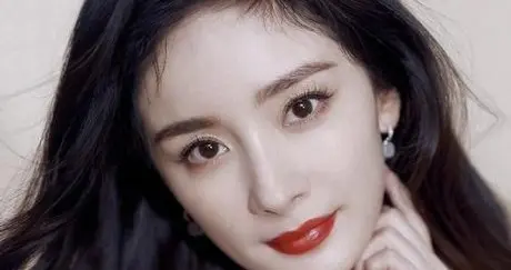 39岁杨幂为啥还能圈路人？生图争议不断，为啥偶遇都夸真实？