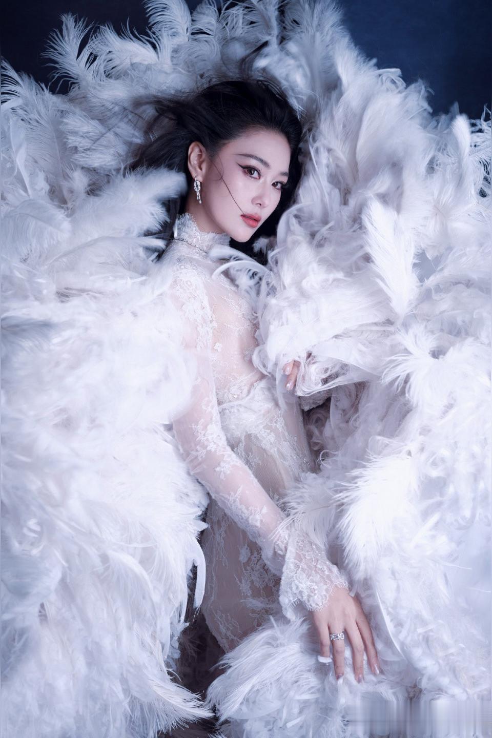 张馨予妥妥的大美人一枚！