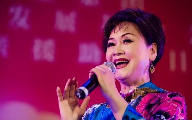 中国顶级的8位女歌唱家，谭晶宋祖英上榜，李谷一毫无争议