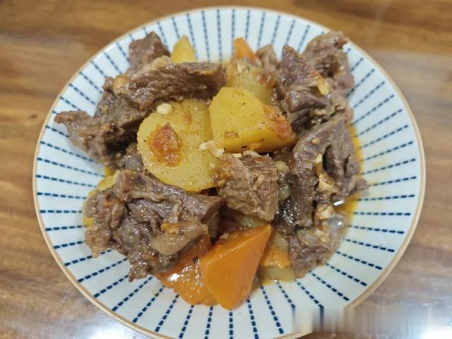 入秋后，这肉再贵也要吃，一健脾胃，二补气血，老年小孩要多吃