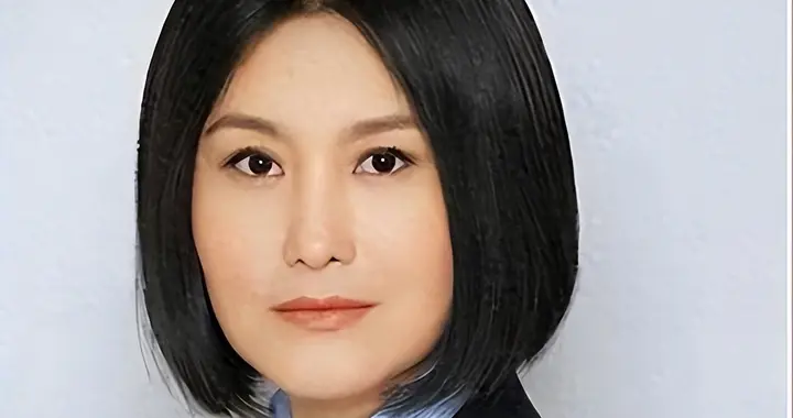 她和大23岁导演同居多年没领证，38岁生下一女，老公去世后她如何