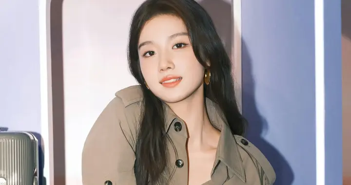 卢昱晓写真美图