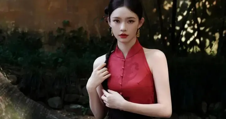 林允风格大突破！国风与柔美双在线，这个姑娘越来越会穿了