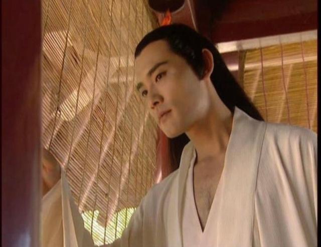 周迅、陈红对他钟情，一生单身，现在63岁在乡下养猫种花