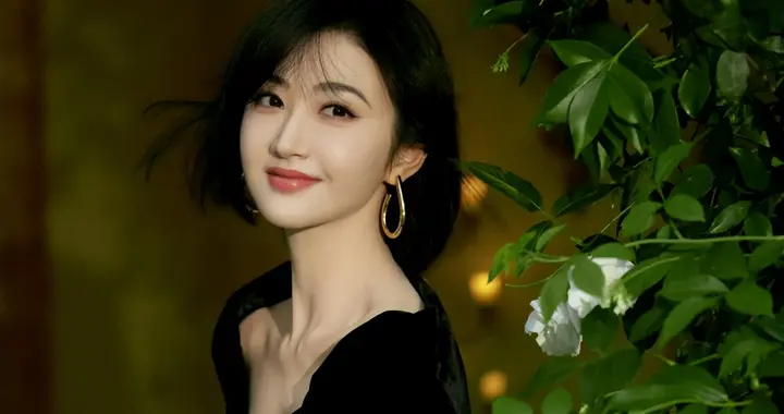 从富贵花到暗黑女王，景甜用一身黑完成最美蜕变！