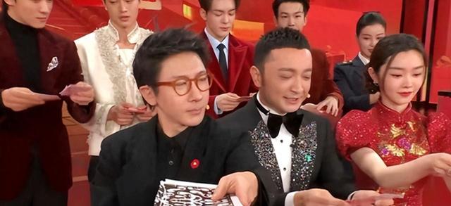 演员刘谦患肺癌！手术后首露面身材消瘦，自曝叔叔也因肺癌离世