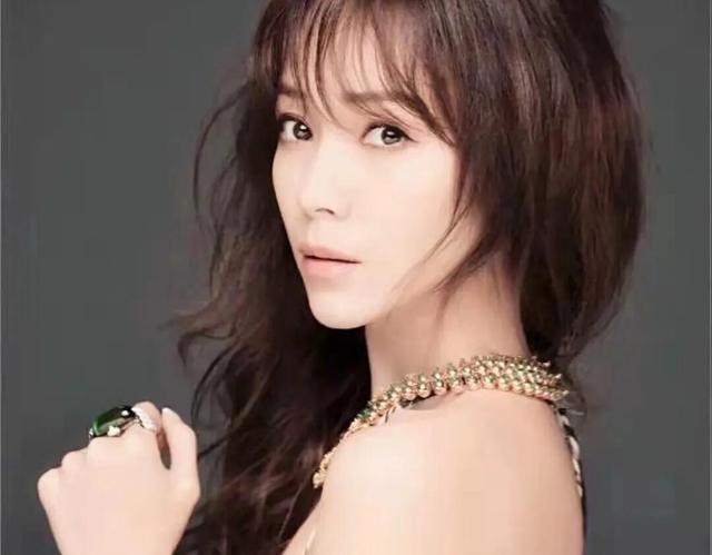 侯佩岑|龙哥的明星美图秀：侯佩岑