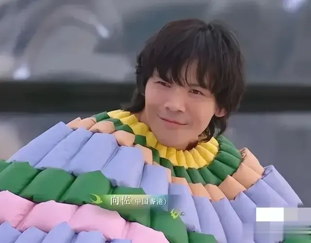 从豪门公子到“煎饼侠”：向佐半年涨粉500万，为何越骂越火？