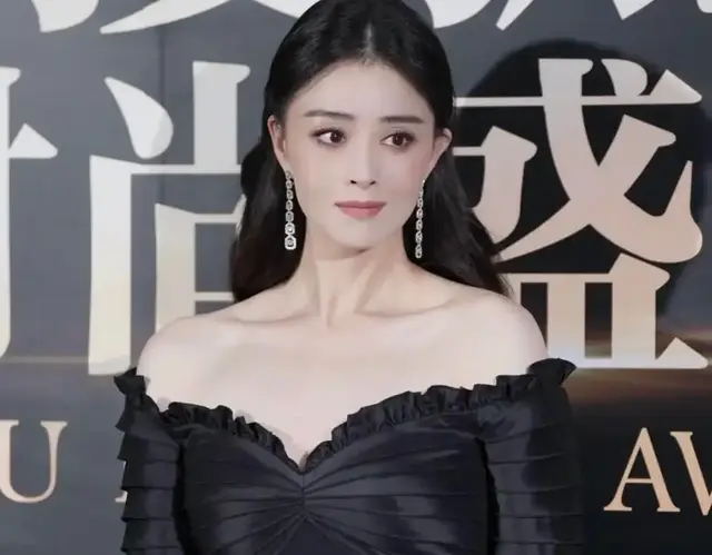 今晚的北京，41岁蒋欣秒了37岁张雨绮，结果都输给了“花魁”向佐