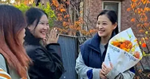 梅婷晒北京2层别墅儿女出镜，对公婆的称呼显客气，公公偏爱孙女