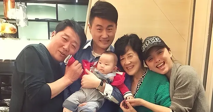 和普通人分手后，她闪婚认识38天的金融老公，现定居成都生活低调