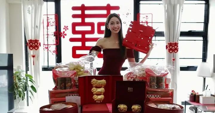 恭喜！28岁TVB长腿女神宣布结婚，举行过大礼各种金器摆满桌
