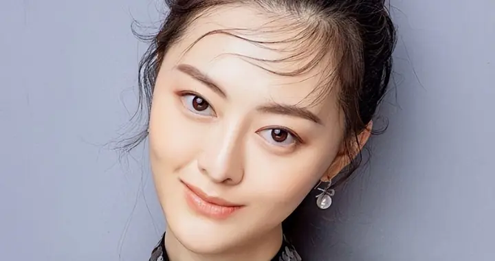 70岁的陈道明也没有想到，自己40岁的女儿如今已经开始为他争光了