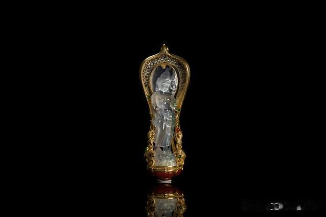 雕刻|拇指大的翡翠出佛像小摆，精悍传神！