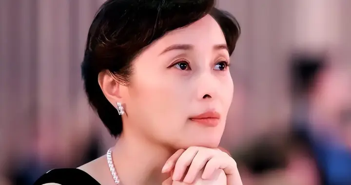 她明明比吴越漂亮，也比曾黎年轻，偏偏于和伟两次都没带动她