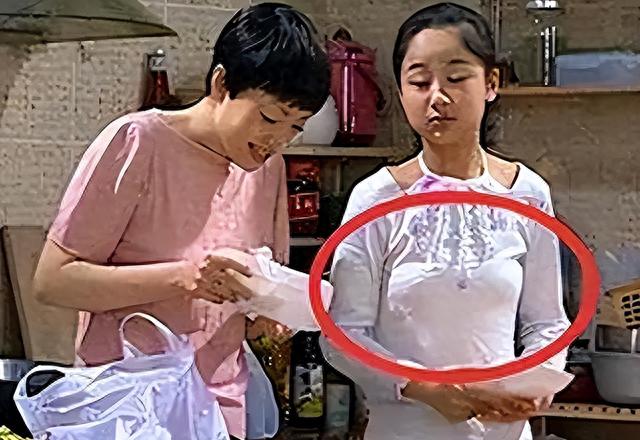 《家有儿女》中的穿帮镜头，连三岁小孩都能看出来，简直不堪入目
