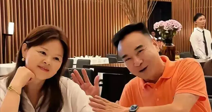 一婚娶湖南美女主持，二婚娶小11岁深圳富婆，67岁一年仍演5部戏