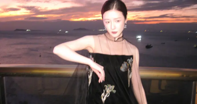 徐娇黑色薄纱裙写真，仙气飘飘真有感觉