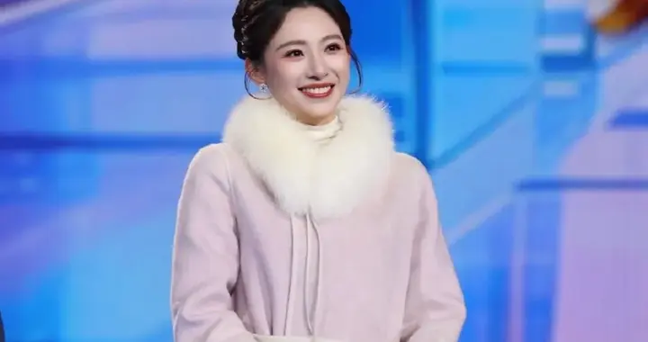 马凡舒跨年晚会简直美的冒泡，不愧是央视主持人！