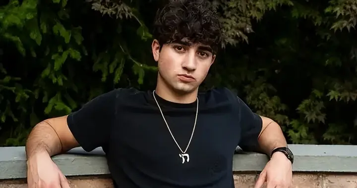 藤校拒了又怎樣？18歲天才少年打造爆款AI年入2億