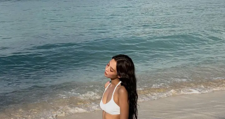 Jennie Kim 为Frankies Bikinis拍摄的比基尼大片 ???
