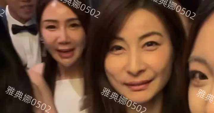 港大经管学院校庆晚宴上见到郭晶晶了，本人眉目舒展笑眼弯弯好美