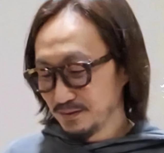 53岁的郑中基瘾太大，远赴美国治疗，如今憔悴不堪