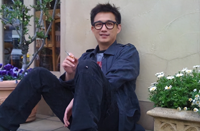 人设崩塌？看人下菜碟的黄磊，如今52岁的处境，应验了沈腾一句话