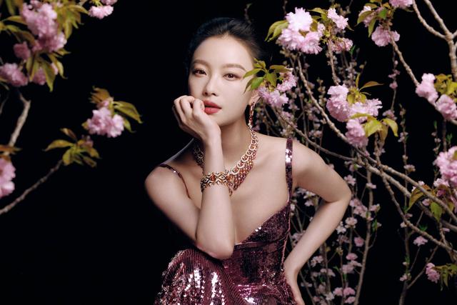 倪妮：身姿曼妙