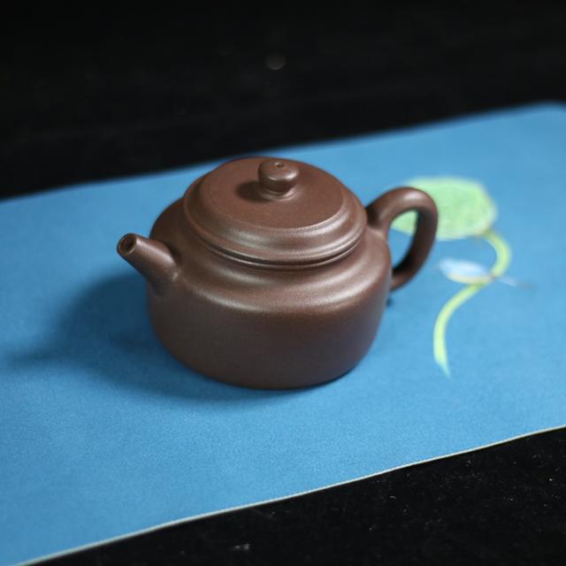 紫砂壶收藏炒作泡沫破,谨防仿制遍地开,看似低价莫轻信!