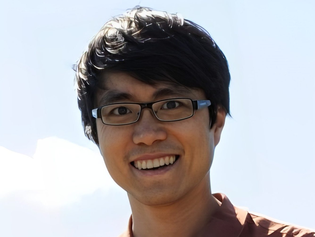 庞若鸣交班陈智峰，苹果发布2025基础模型技术报告