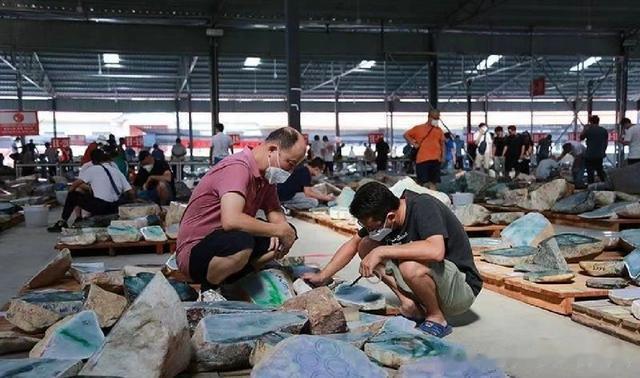 邮票|你真的了解翡翠原石行业吗？