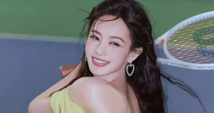 李一桐｜运动风，甜甜公主穿裙子打网球 ?