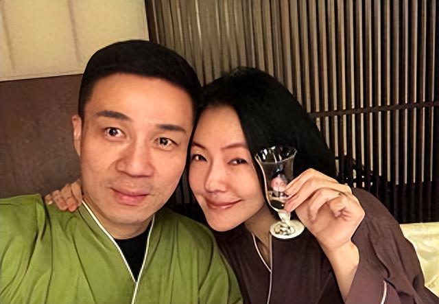 许雅钧私生子认祖归宗！小S双眼红肿，打扮似保姆，疑净身出户