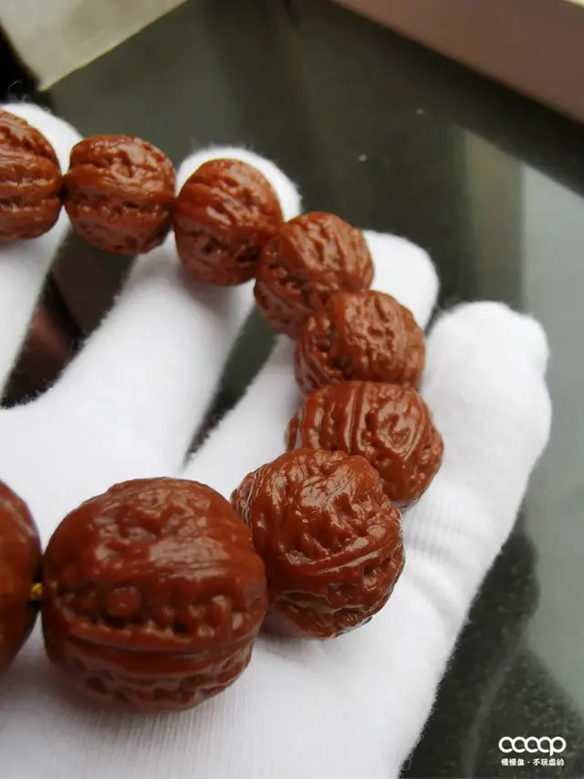核桃|手串能不能下水洗？他这样玩了9年，没有盘不红的串儿