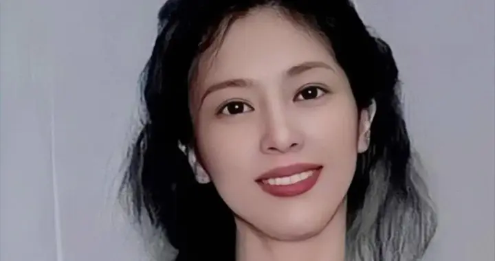 刘亦菲母亲刘晓莉：长得比女儿还漂亮，两婚两离，66岁单身也幸福