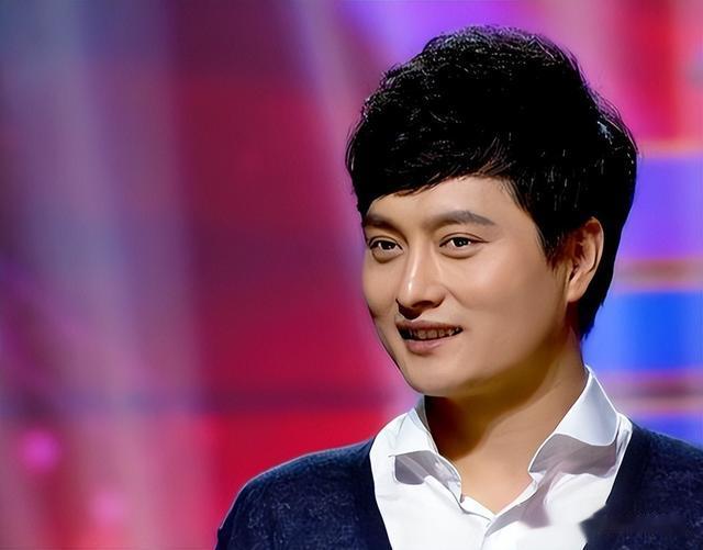 春晚成名后他抛妻弃女娶小7岁同事，如今咋样了