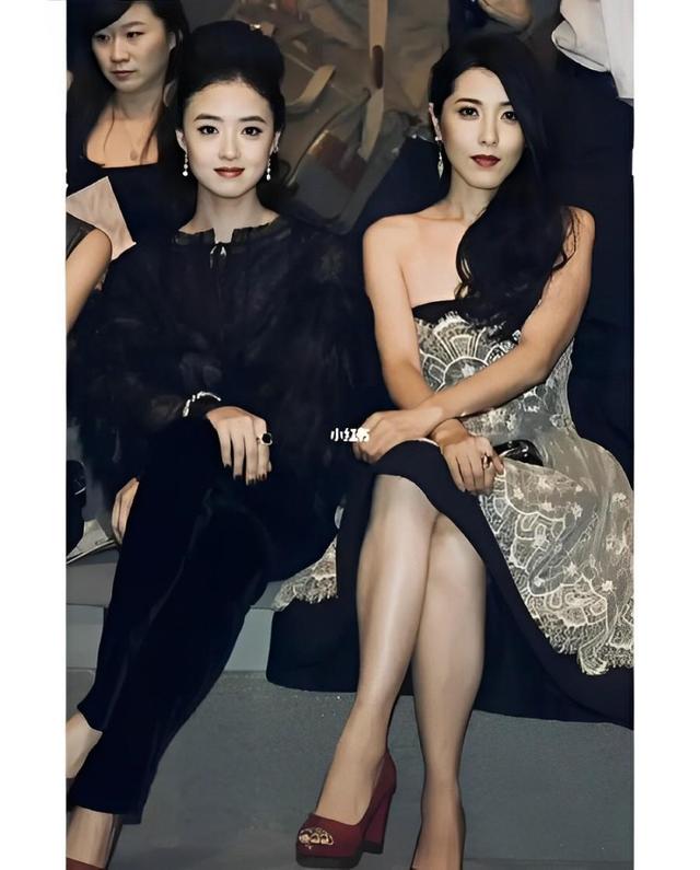 看到11年前蒋欣与曾黎的合影，才彻底明白：绝色和漂亮的区别