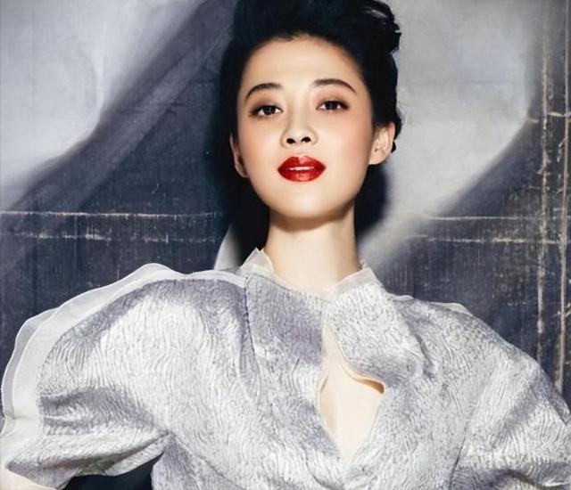 黑道歌手臧天朔有多狂，扇梅婷耳光，砸那英场子，最终却无人问津