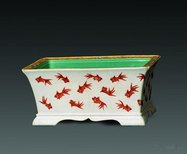 |清代矾红彩金鱼纹饰瓷器有什么美好寓意？