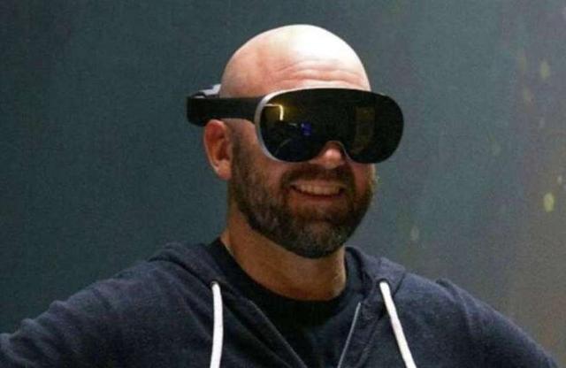 华尔街日报：Meta 2026年将推出高端分体式头显Loma