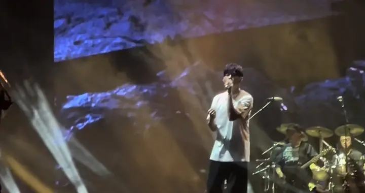 46楼阳台看周杰伦演唱会！网友：求蹭家