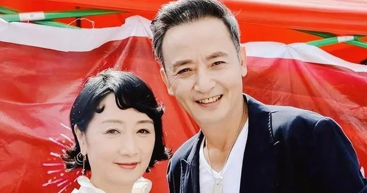 从红楼剧组到相伴39年，侯长荣陈剑月才是娱乐圈真·清流夫妻！