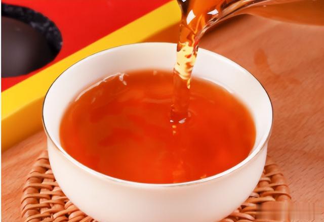 安徽一老茶客晒出喝了10年的茶叶单，网友纷纷议论：太会喝了！